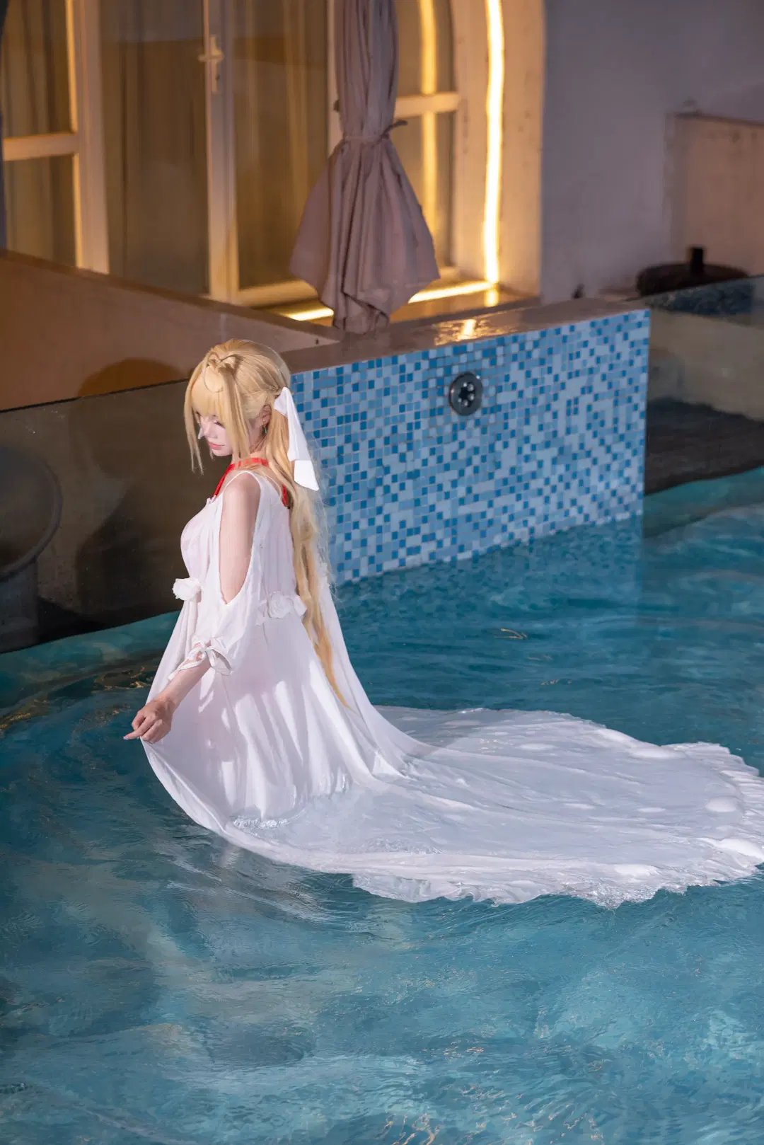 [Nero Cosplay] Fate/Grand Order Poolside photoshoot wet white veil, red and white color scheme is amazing by 檜名乃Hinano - Image 2