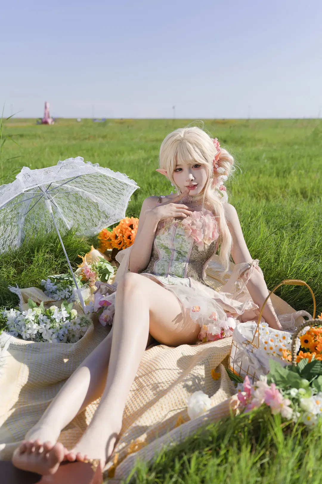 Captured my lifetime-best flower fairy photo shoot look during a lawn photo shoot picnic by 阿宏 - Image 3