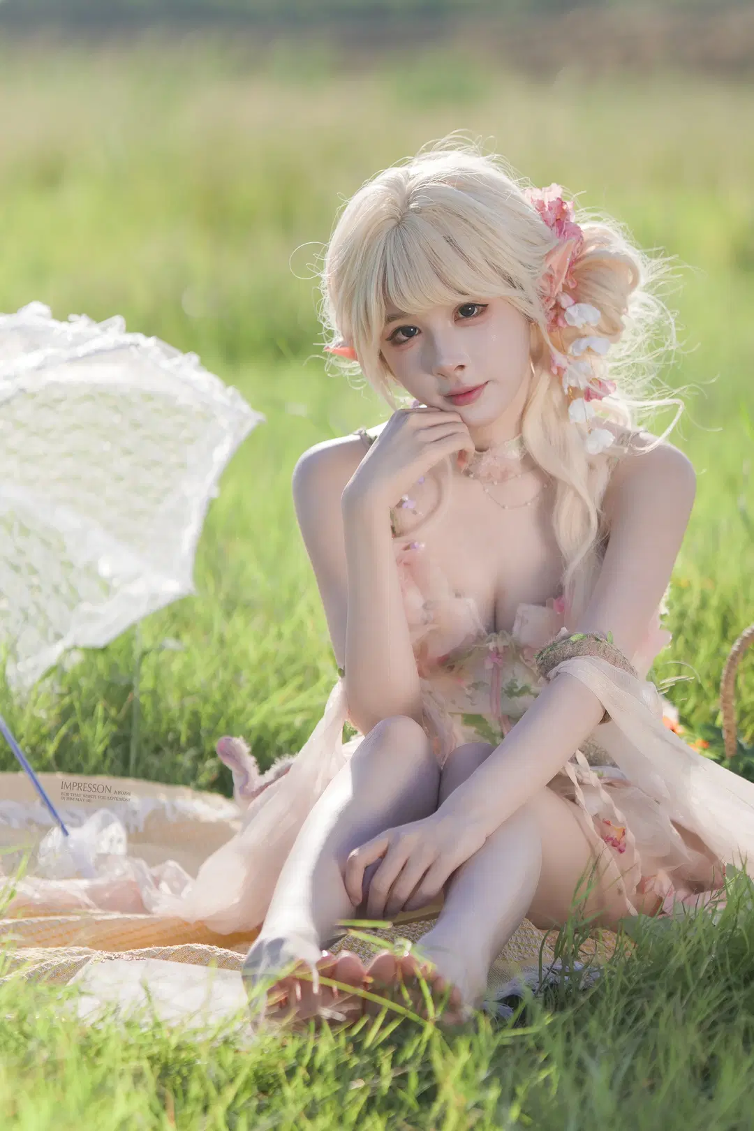Captured my lifetime-best flower fairy photo shoot look during a lawn photo shoot picnic by 阿宏 - Image 4