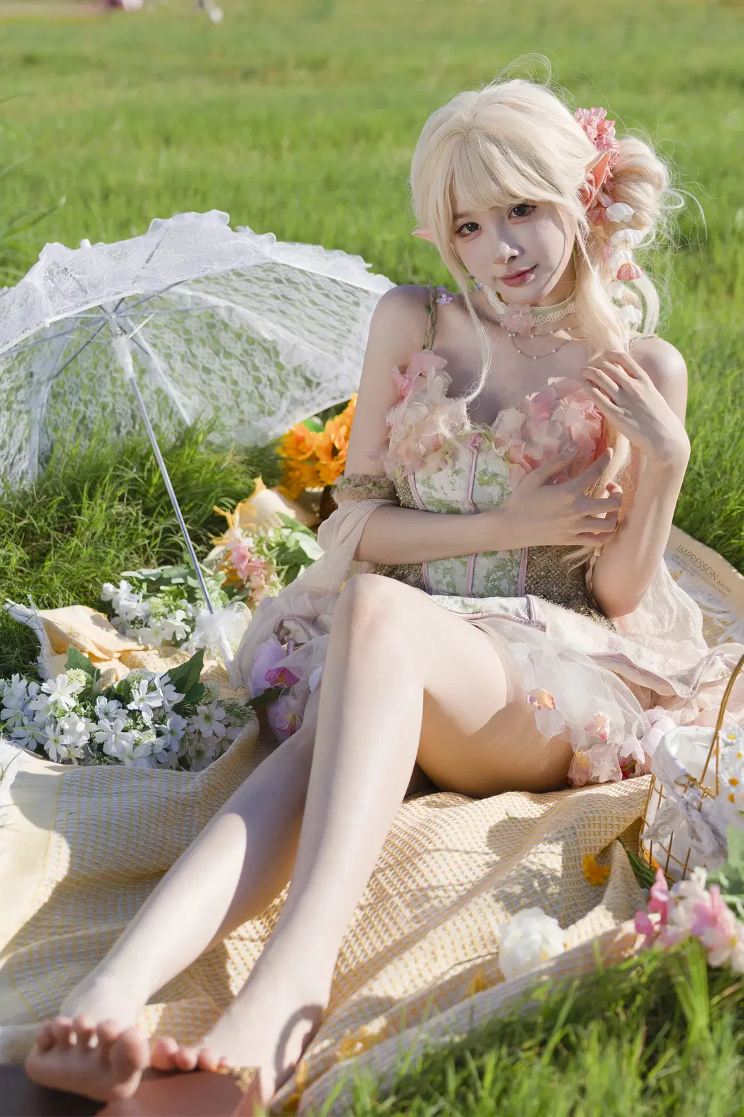 Captured my lifetime-best flower fairy photo shoot look during a lawn photo shoot picnic by 阿宏 - Image 5