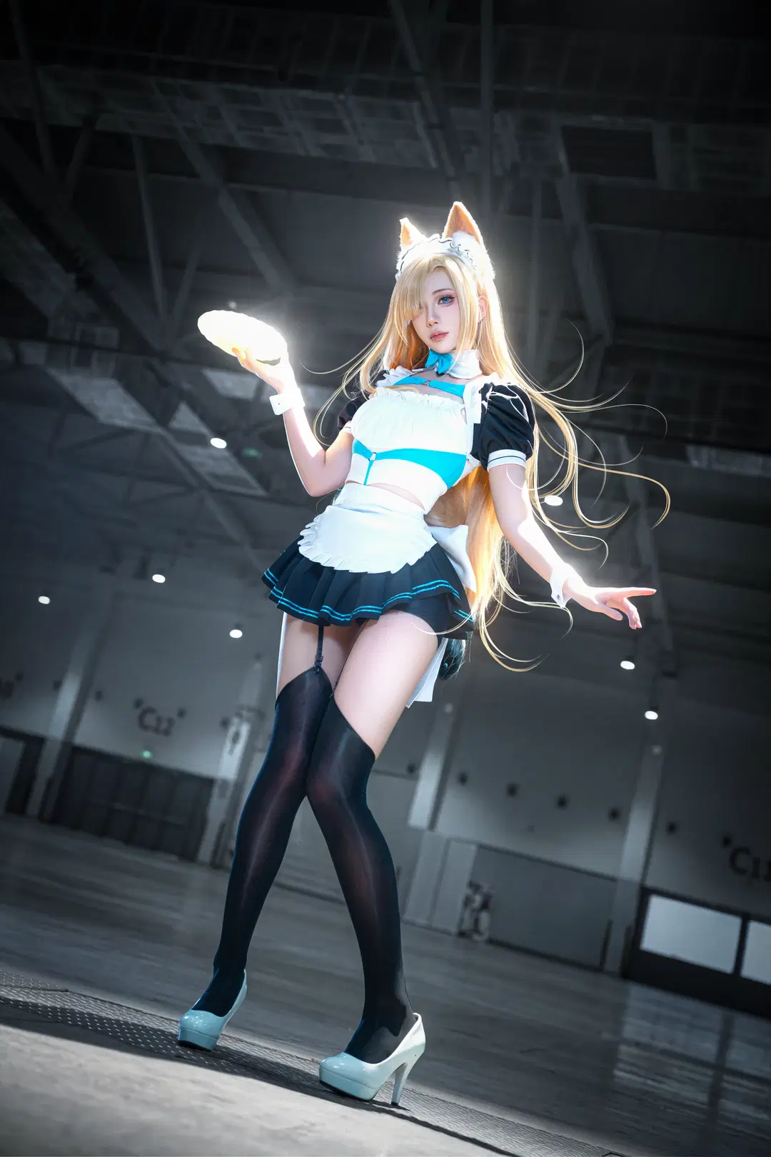【アスナ コスプレ】ブルーアーカイブのメイド服姿のゴールデンレトリバーのイベント現場記録 - 兎 - 4枚目