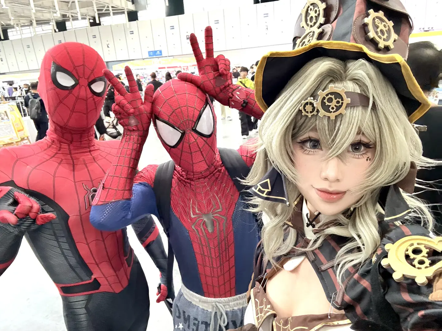 [Vill-V cosplay] Taking photos with cosplayers at conventions big success by 好想吃饭 - Image 2
