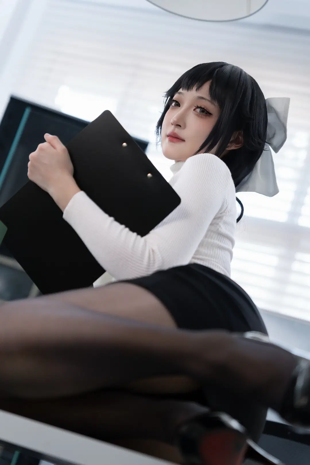 [Takao cosplay] Azur Lane Office lady outfit: Sheer Black stockings and stilettos channel an aloof corporate supervisor by 曲laugh*2 - Image 4
