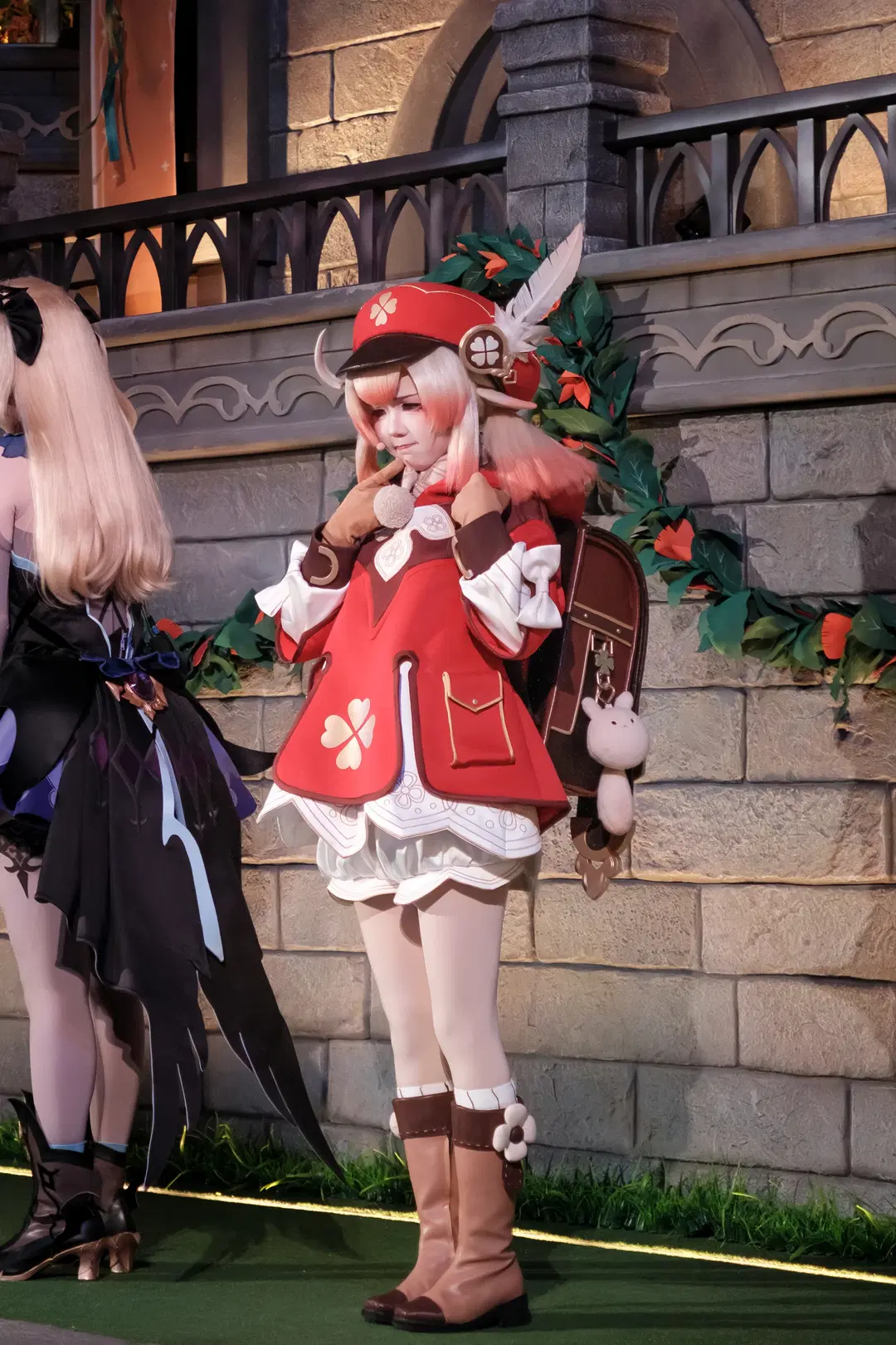 【クレー コスプレ】原神 祝祭のドンドン大作戦、ユニバーサル・スタジオ・北京でフィッシュル コスプレとともに準備中 - 牢友今天拍照了吗 - 13枚目