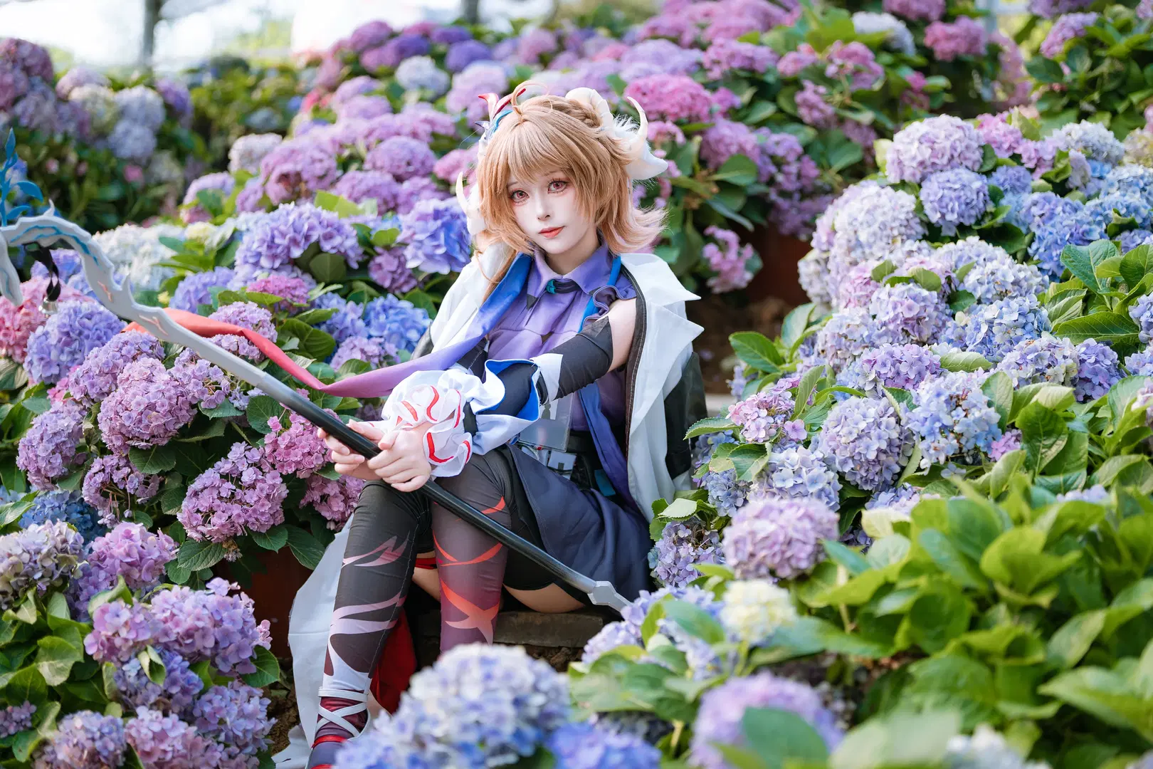 [Eyjafjalla the Hvít Aska cosplay] Arknights gentle encounter in a sea of flowers by 一千零一问 - Image 2