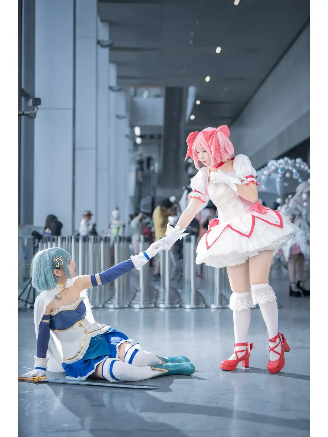 Madoka Kaname cosplay, Puella Magi Madoka Magica, Convention photos, White stockings, Sayaka Miki cosplay