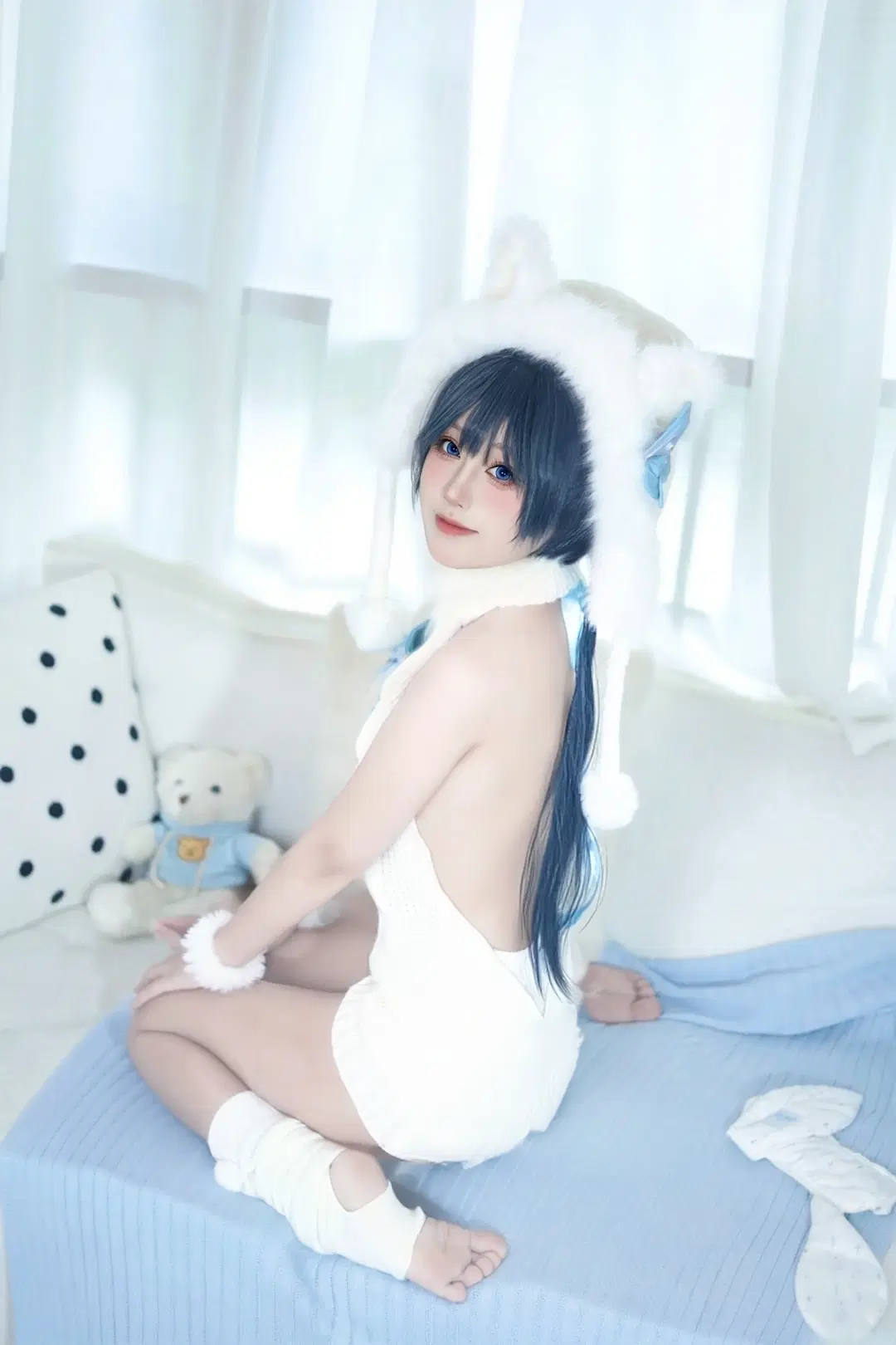 [Ryuge Kisaki cosplay] Blue Archive's feline Misaki: The collision of white plush and a white backless bodysuit by 坑坑不坑 - Image 2