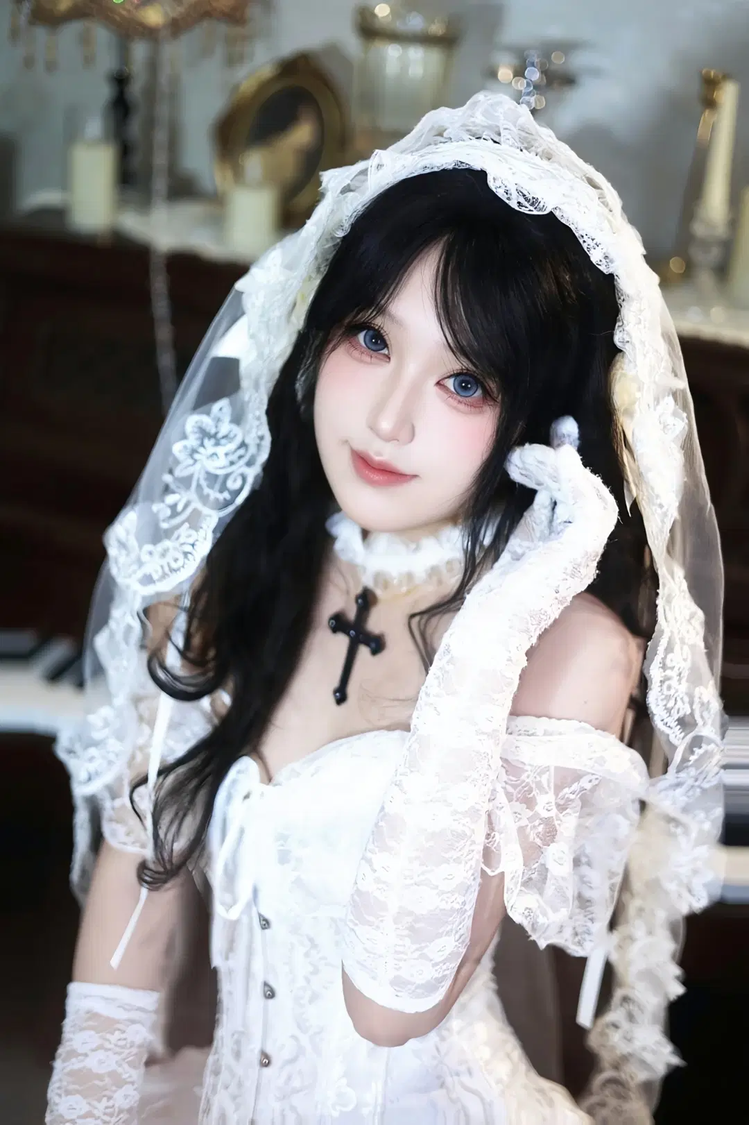 クラシカルなピアノの前で撮影した純白レースのウエディングドレス写真 - 坑坑不坑 - 3枚目