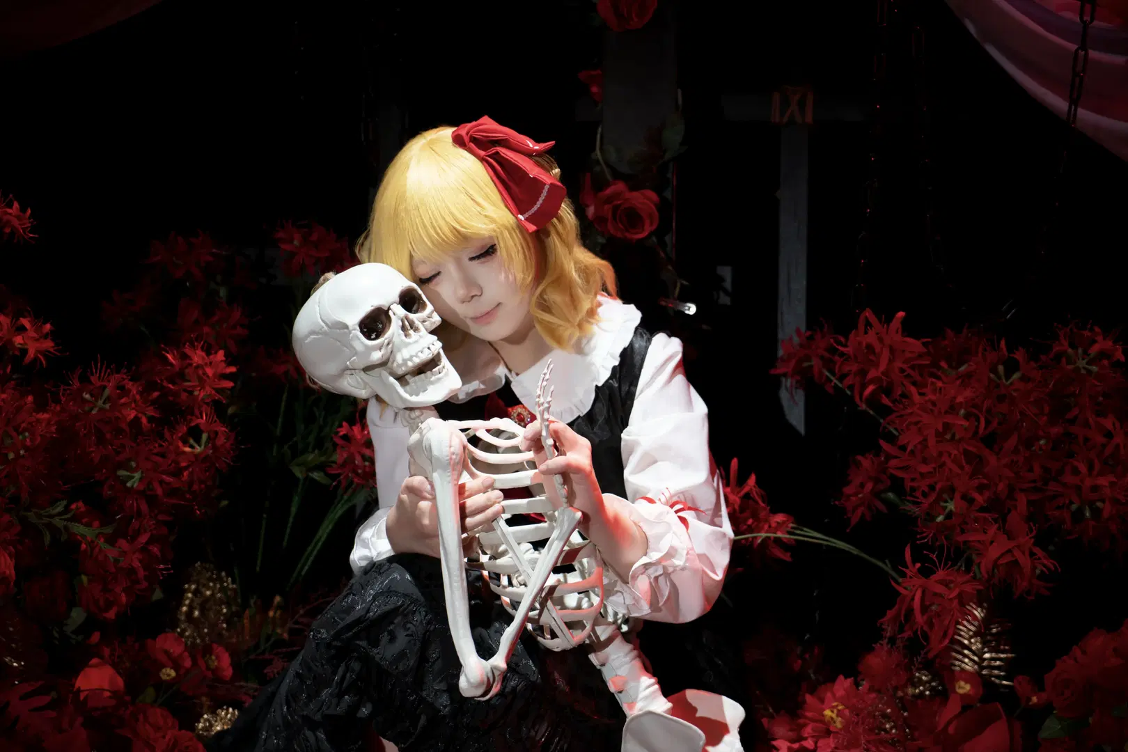 【露米娅cos】红黑交织的暗黑哥特风正片 - 屿西奈 - 第2张