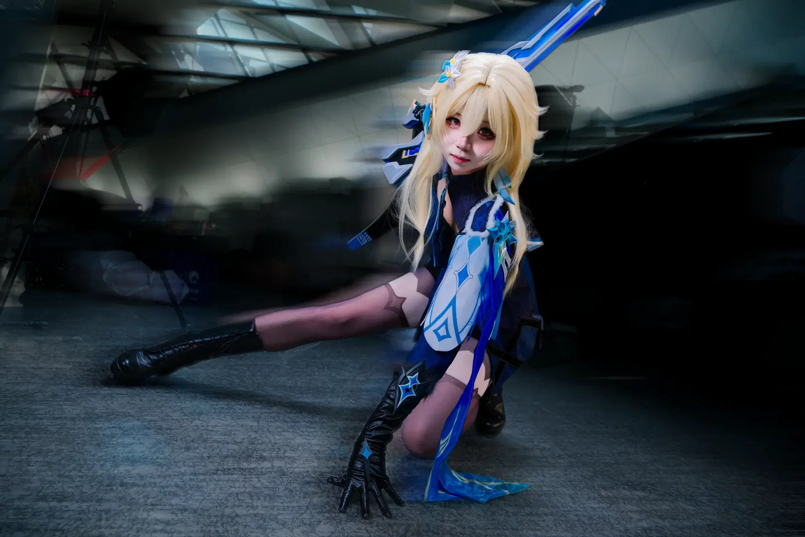 [Lumine cosplay] Genshin Impact Snezhnaya Style: An Aloof Battle Maiden Wielding a Greatsword by 挽穗 - Image 3