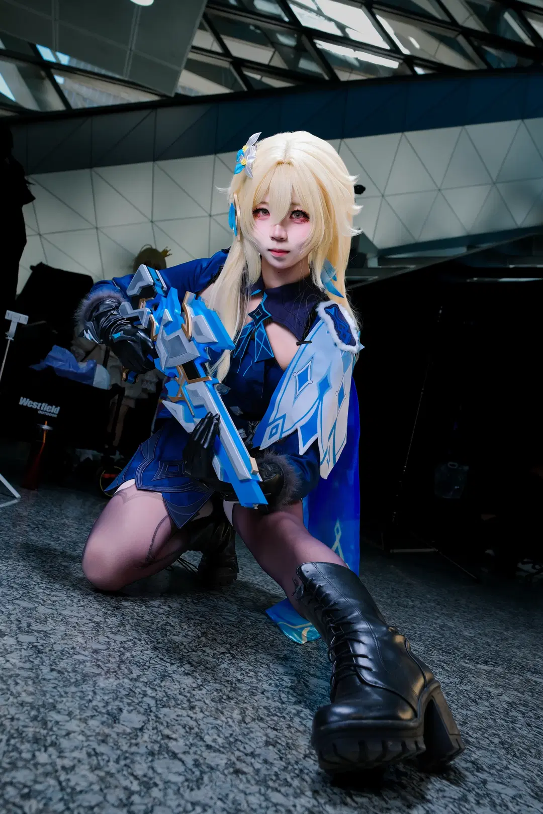 [Lumine cosplay] Genshin Impact Snezhnaya Style: An Aloof Battle Maiden Wielding a Greatsword by 挽穗 - Image 5
