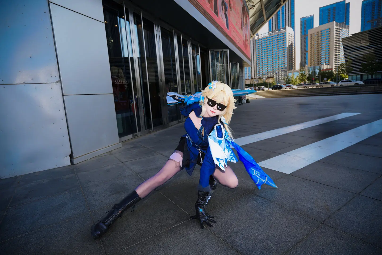 [Lumine cosplay] Genshin Impact Snezhnaya Style: An Aloof Battle Maiden Wielding a Greatsword by 挽穗 - Image 6