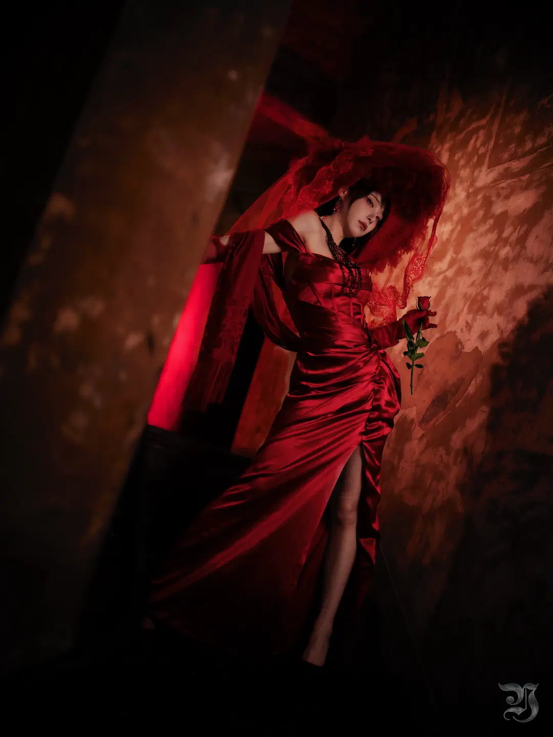 Atmospheric photography, Gothic style, Dark style, Red dress outfit, vampire cosplay