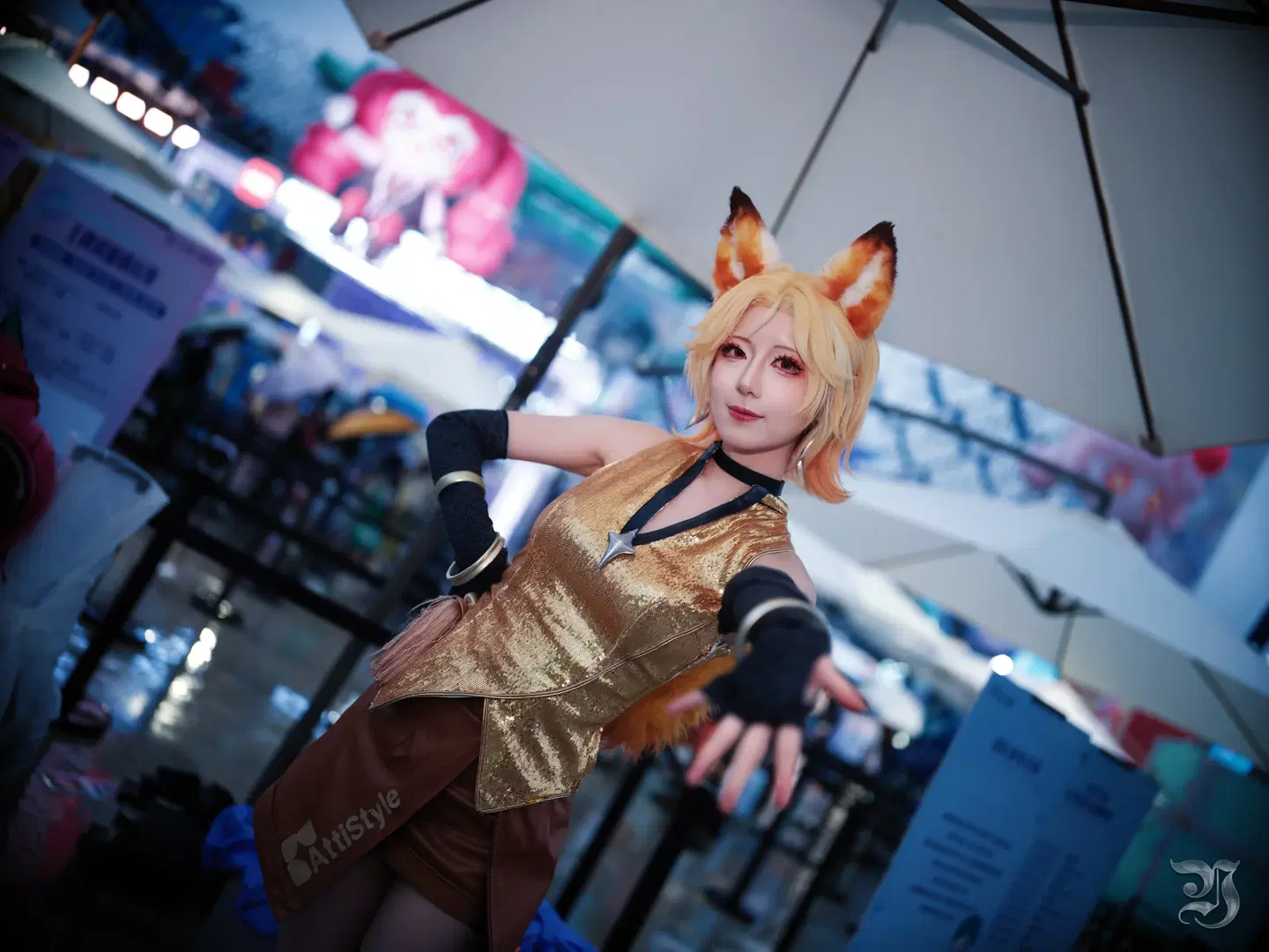 雨の日のインダストリアル写真・イベント写真、赤白レーシング風の脚長コーデが圧倒的映え - 跃动的小黑马 - 3枚目