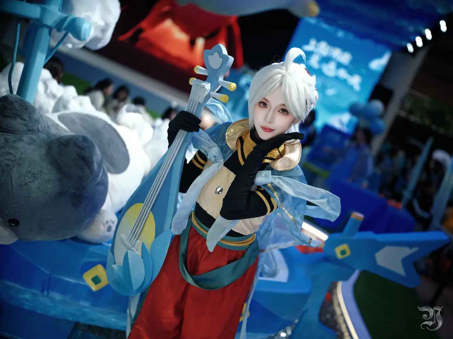 雨の日のインダストリアル写真・イベント写真、赤白レーシング風の脚長コーデが圧倒的映え - 跃动的小黑马 - 5枚目