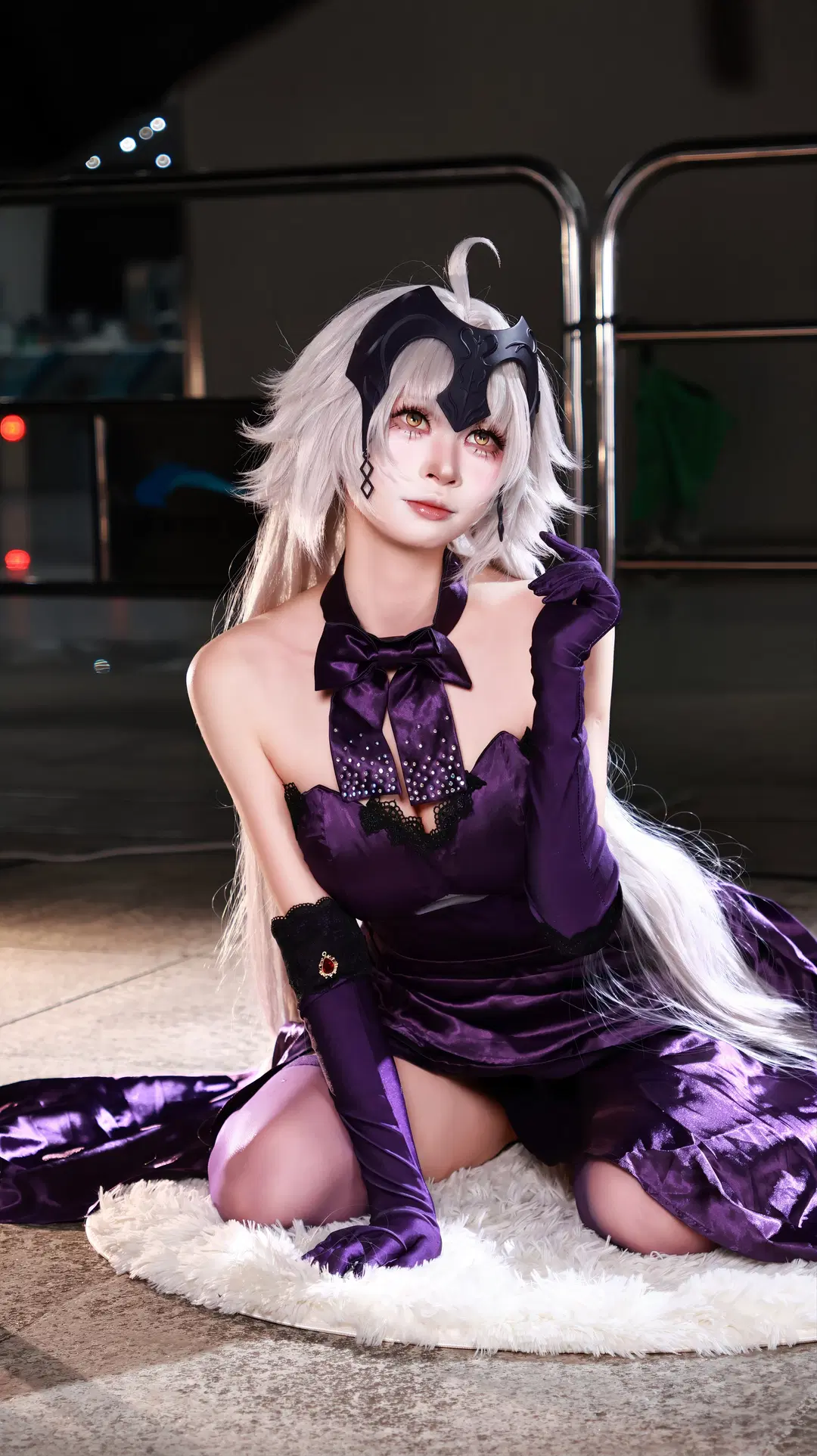 [Jeanne d'Arc cosplay] Fate/Grand Order: Exuding the Mature Charm of a Purple-Themed Onee-san by 小谷鸡 - Image 2