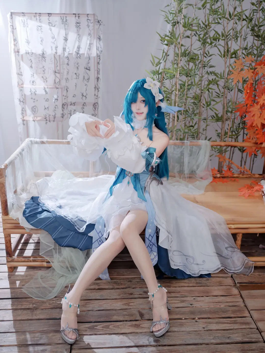 【ヴォジャニーツァ コスプレ】『原神』青髪スタイルと煌めく超大ボリュームドレスの調和 - 鹿野奈奈 - 4枚目