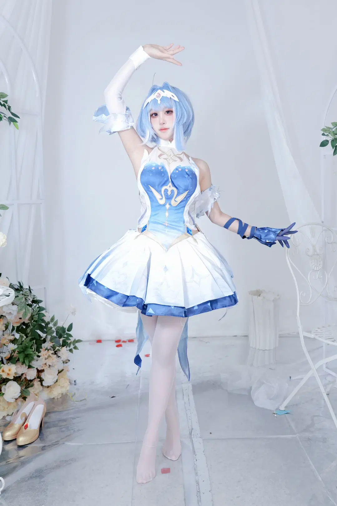 [Odette cosplay] Genshin Impact: The collision of blue-and-white skirts and dark night roses by 鹿野奈奈 - Image 4