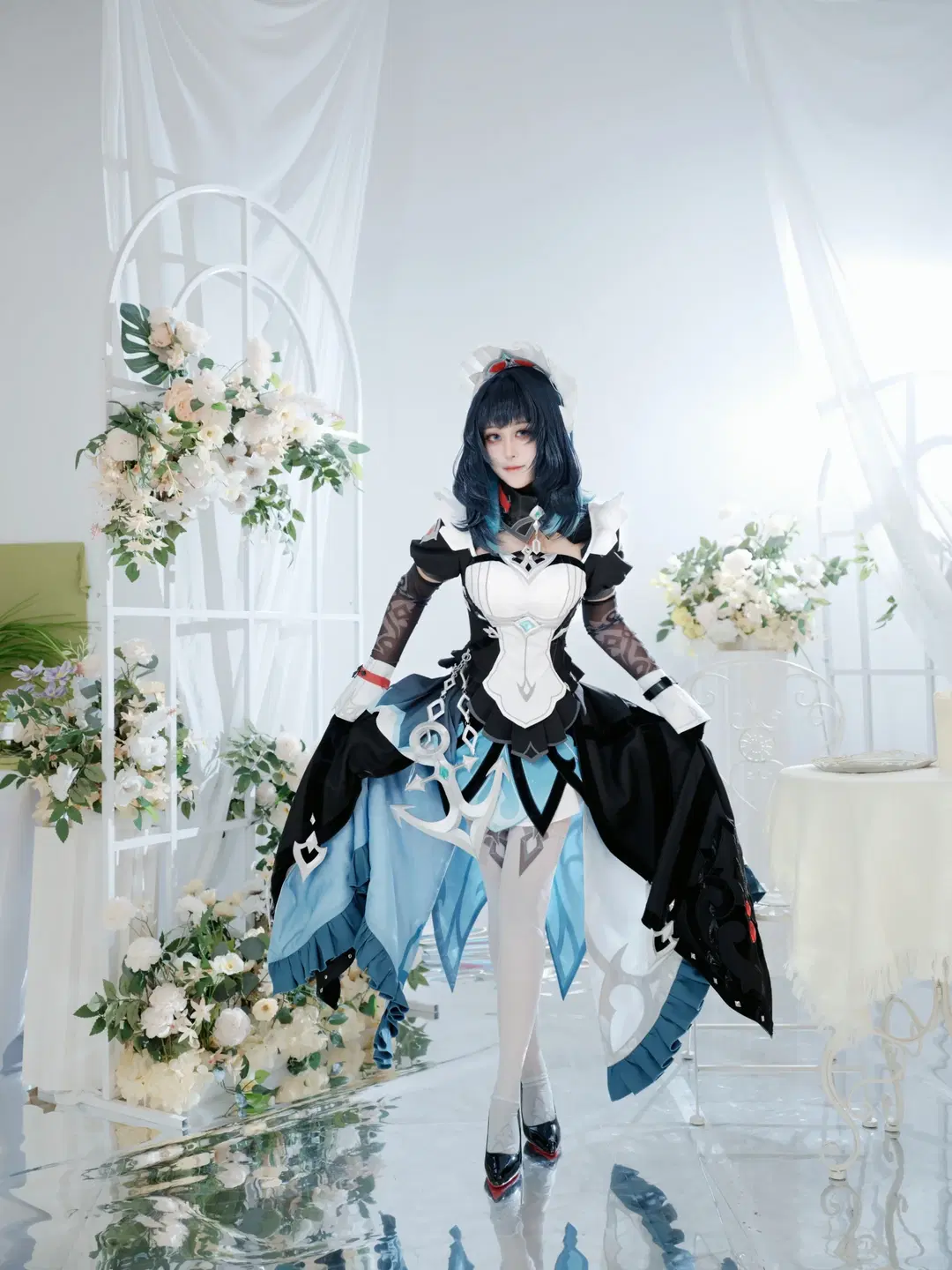 【达妮卡cos】纯白镜面下的黑白蓝战斗服 - 鹿野奈奈 - 第2张