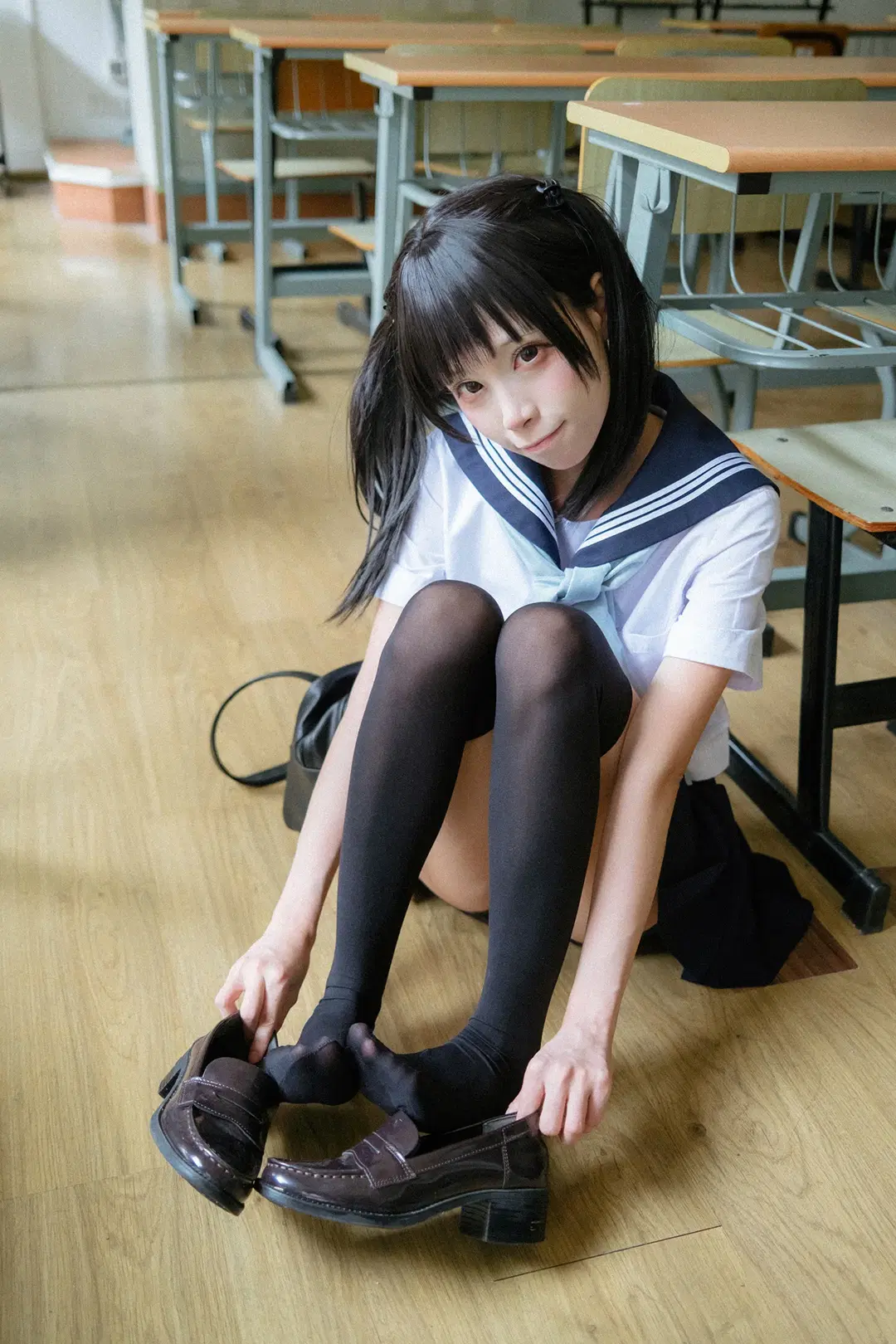 後排靠窗的雨天教室水手服寫真 - HIRO_午饭饭 - 第15張