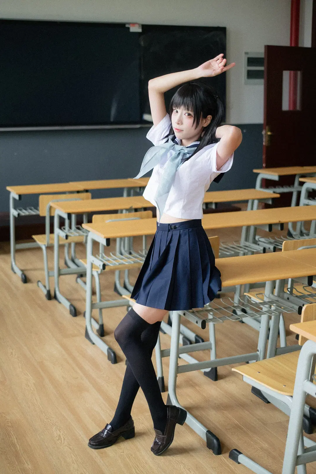 後排靠窗的雨天教室水手服寫真 - HIRO_午饭饭 - 第3張