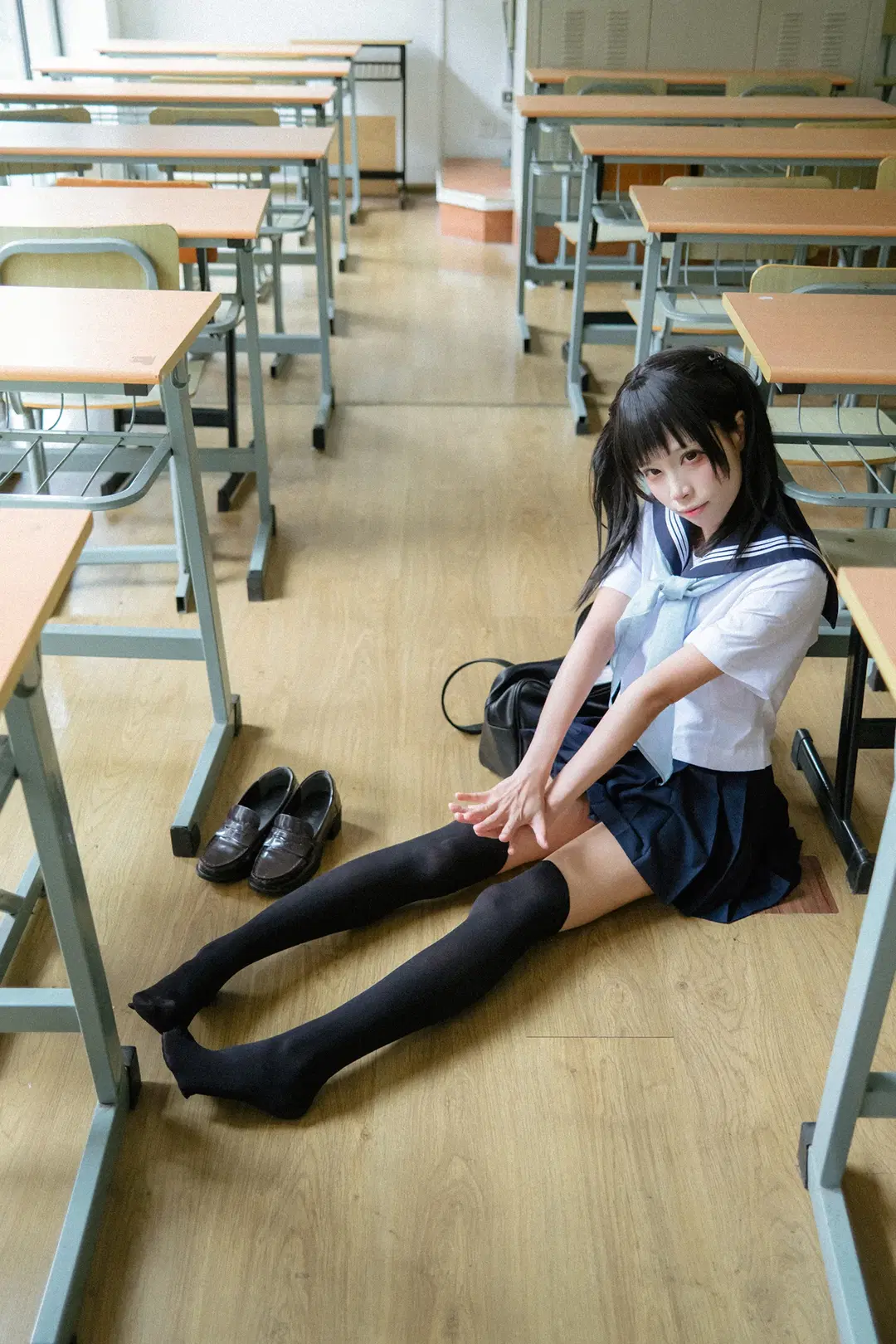 後排靠窗的雨天教室水手服寫真 - HIRO_午饭饭 - 第5張