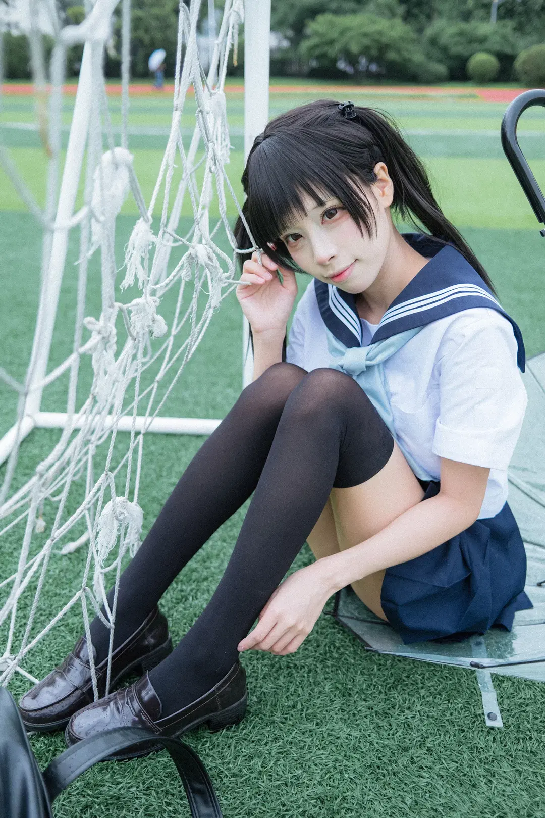 JK制服, 日系写真, 黑色丝袜, 校园拍照, 阴雨天氛围