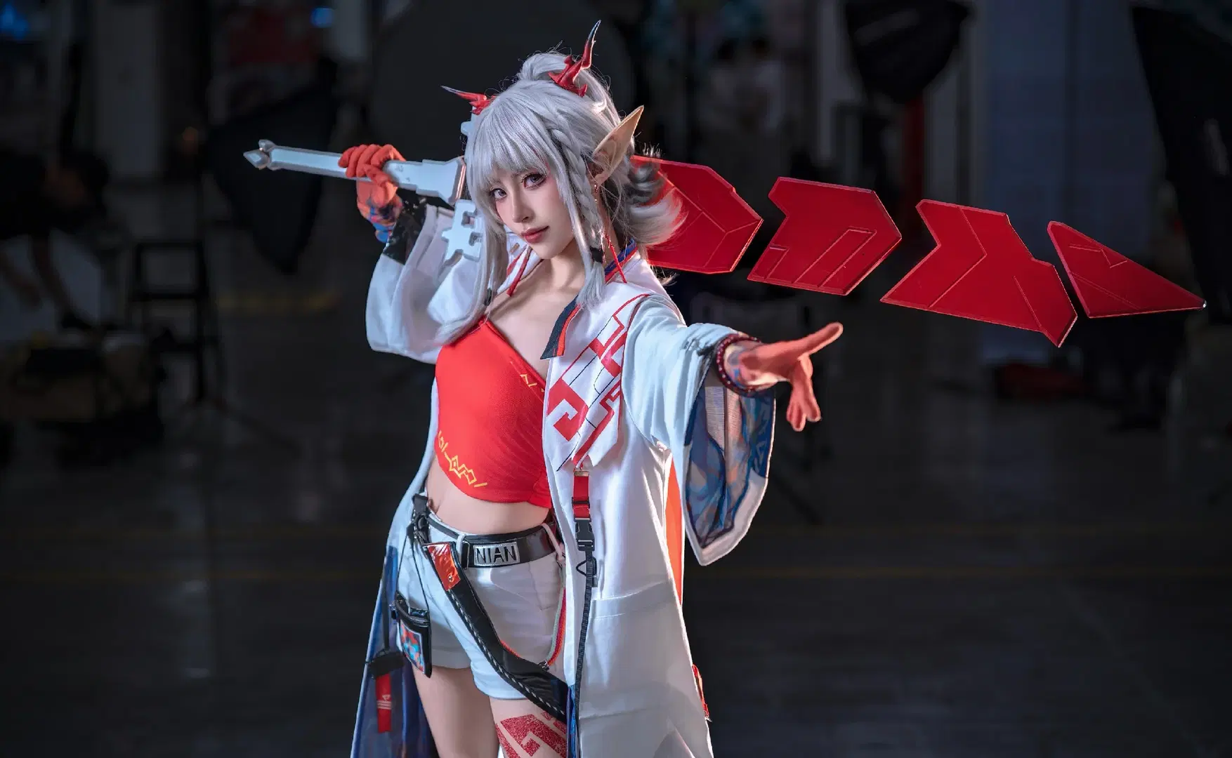 [Nian cosplay] Arknights: Director Nian is Online to Forge Iron, Convention Photos Pose Sharing by 如花 - Image 7