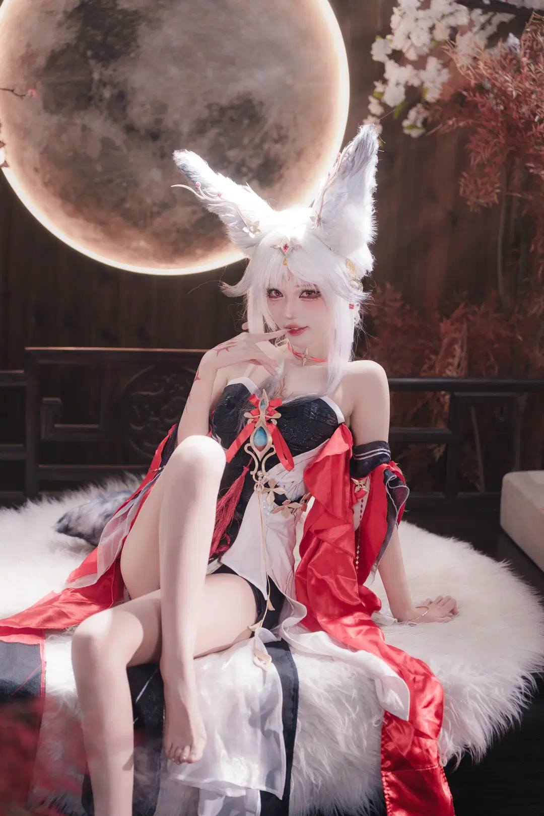 [Hsin cosplay] Wuthering Waves Hsin: Clash of Red, Black, and White with Fluffy Textures by 青阳 - Image 3
