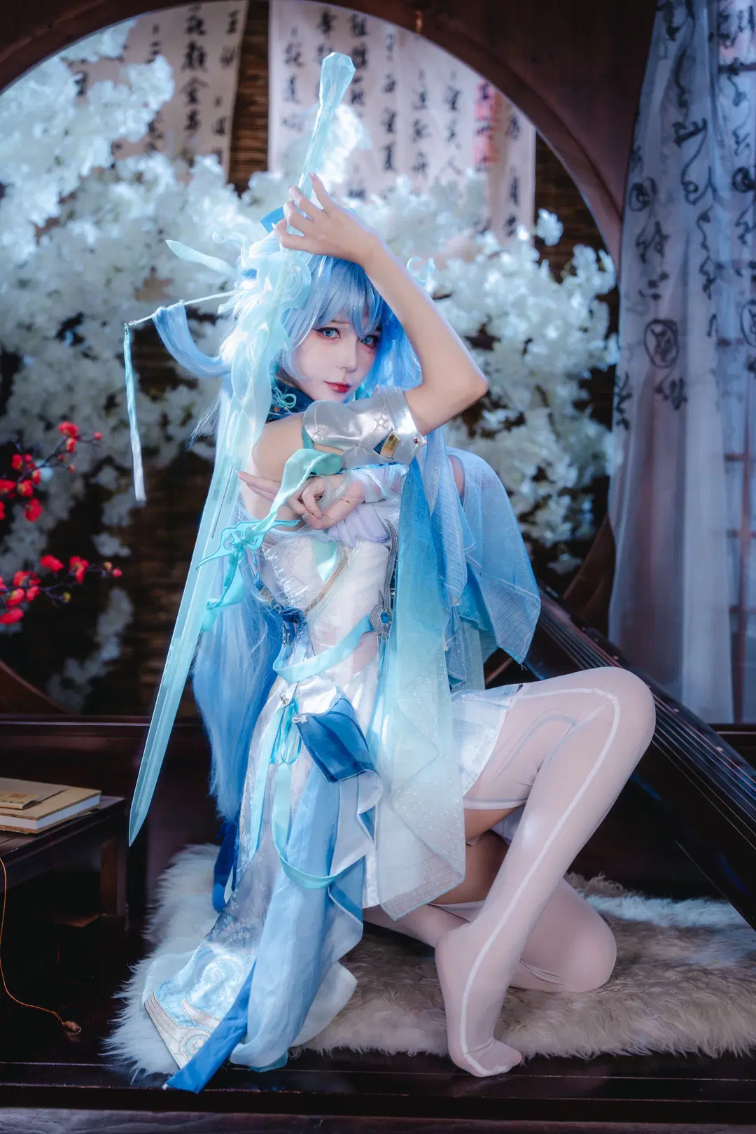 [Qingxiao cosplay] Wuthering Waves Qingxiao Wields Blade with Blue Hair: Sweeping Streamer Blends Cool Serenity and Fluid Vitality by 青阳 - Image 6