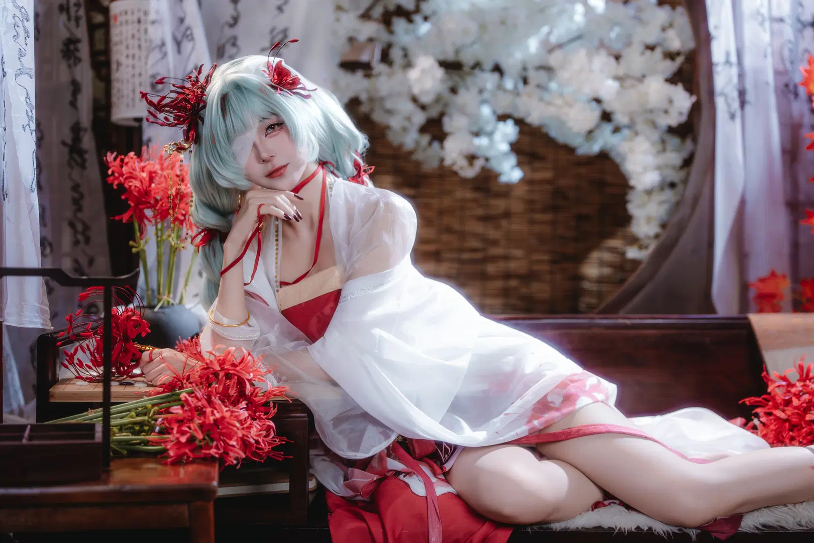 【鳴潮同人コスプレ】彼岸の夢に別れを告げて、紅白の古風とミントグリーンの邂逅 - 青阳 - 5枚目