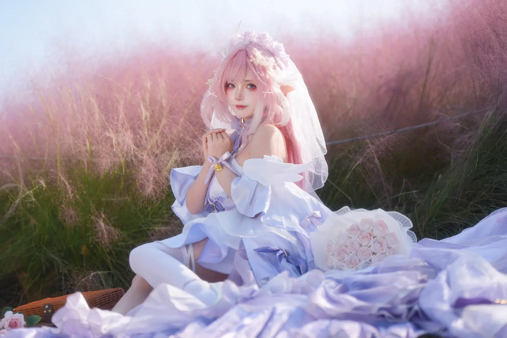 [Elysia Cosplay] Bridal Fairy Miss in a Sea of Pink Muhly Grass by 青阳 - Image 6