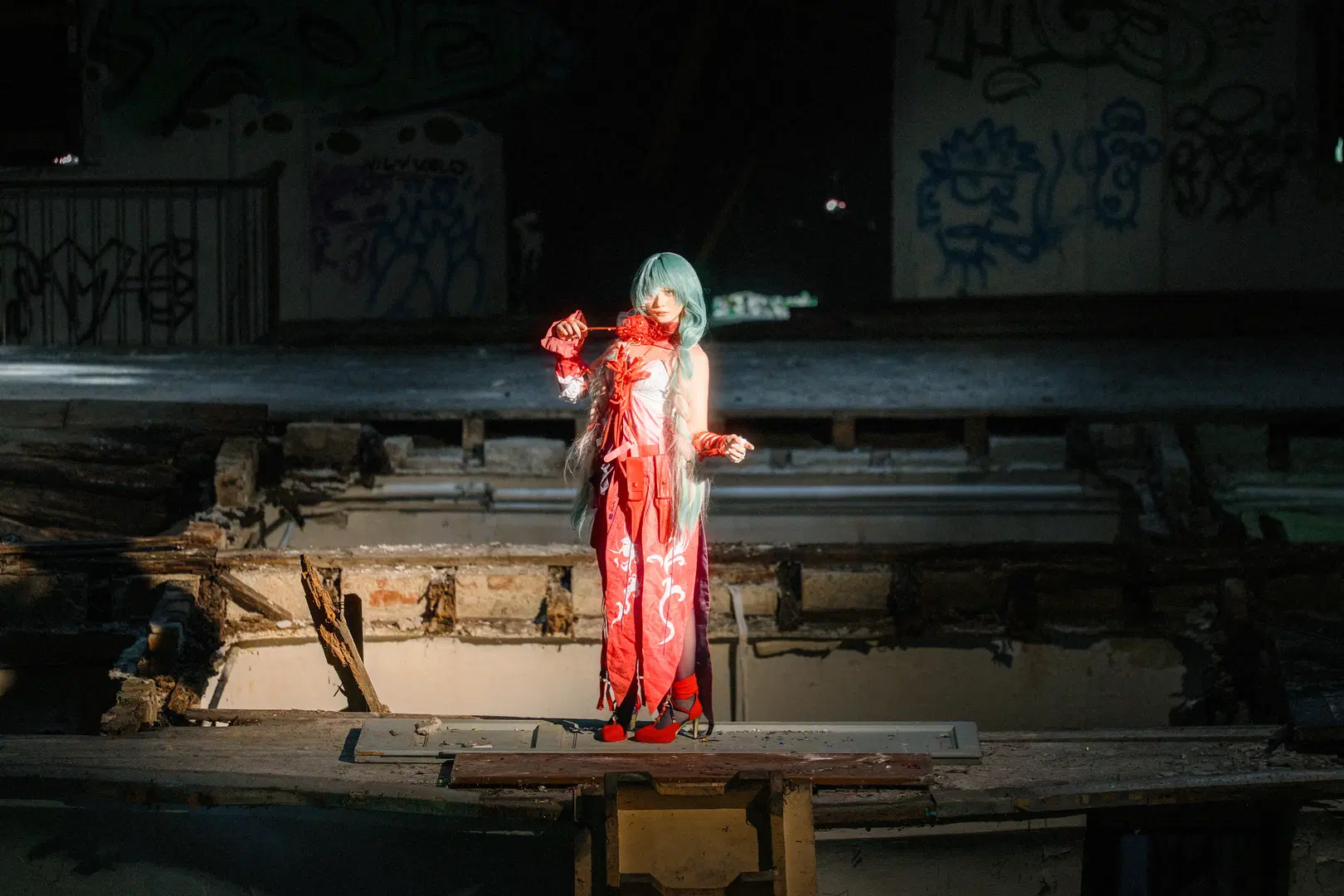 【弗洛洛cos】废弃剧院里的红白交响曲 - 醉梦化蝶📷 - 第17张