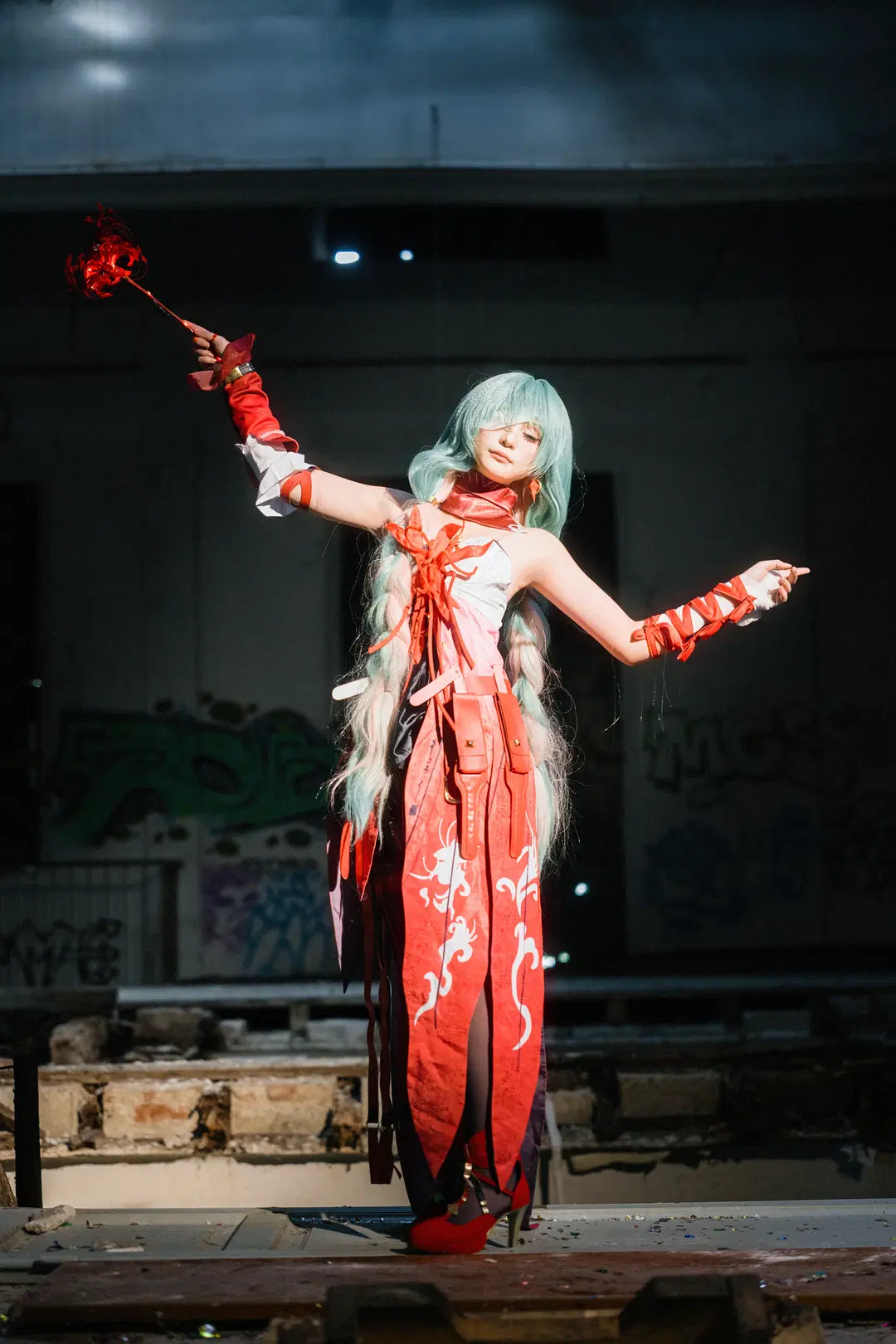 【弗洛洛cos】废弃剧院里的红白交响曲 - 醉梦化蝶📷 - 第3张