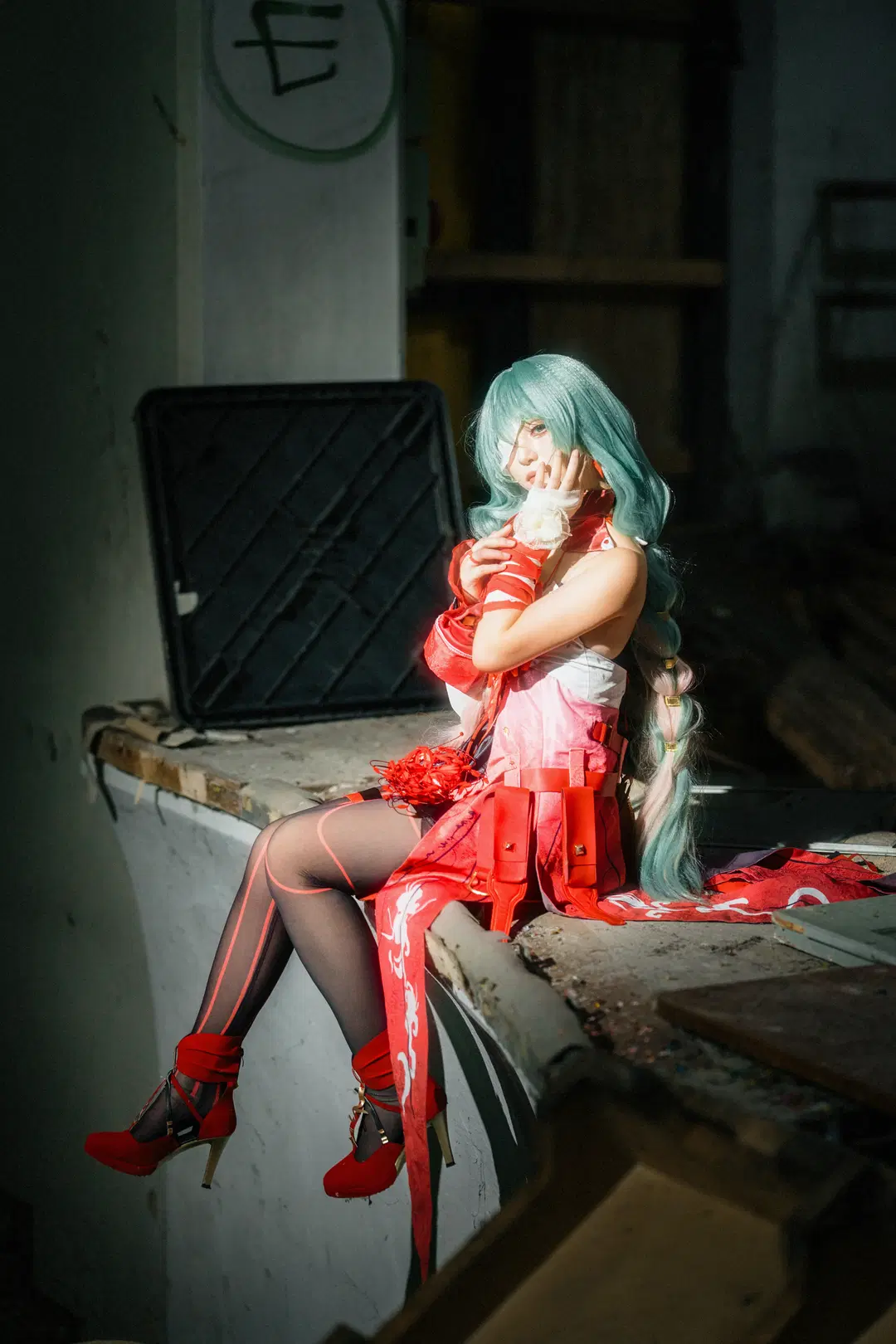 【弗洛洛cos】废弃剧院里的红白交响曲 - 醉梦化蝶📷 - 第7张