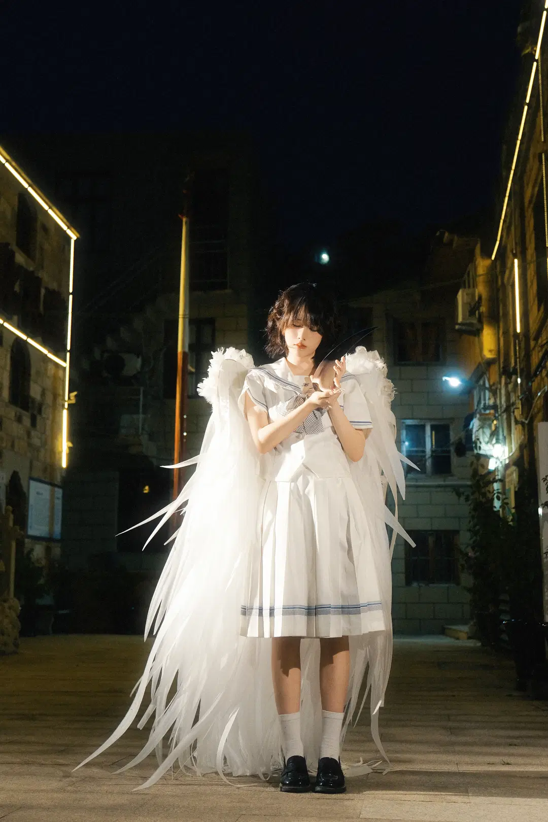 夜幕下的纯白羽翼与水手服夜景氛围感写真 - 就爱臭猴子（缺牙巴版） - 第2张