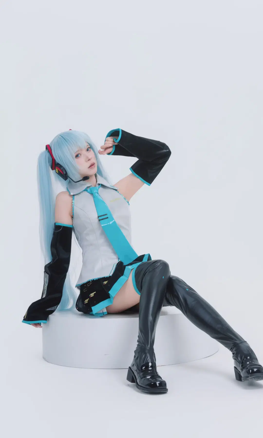 【初音ミク コスプレ】青髪ツインテールと電子音が紡ぐ未来感の衝突 - TimeAfterTime_ - 7枚目