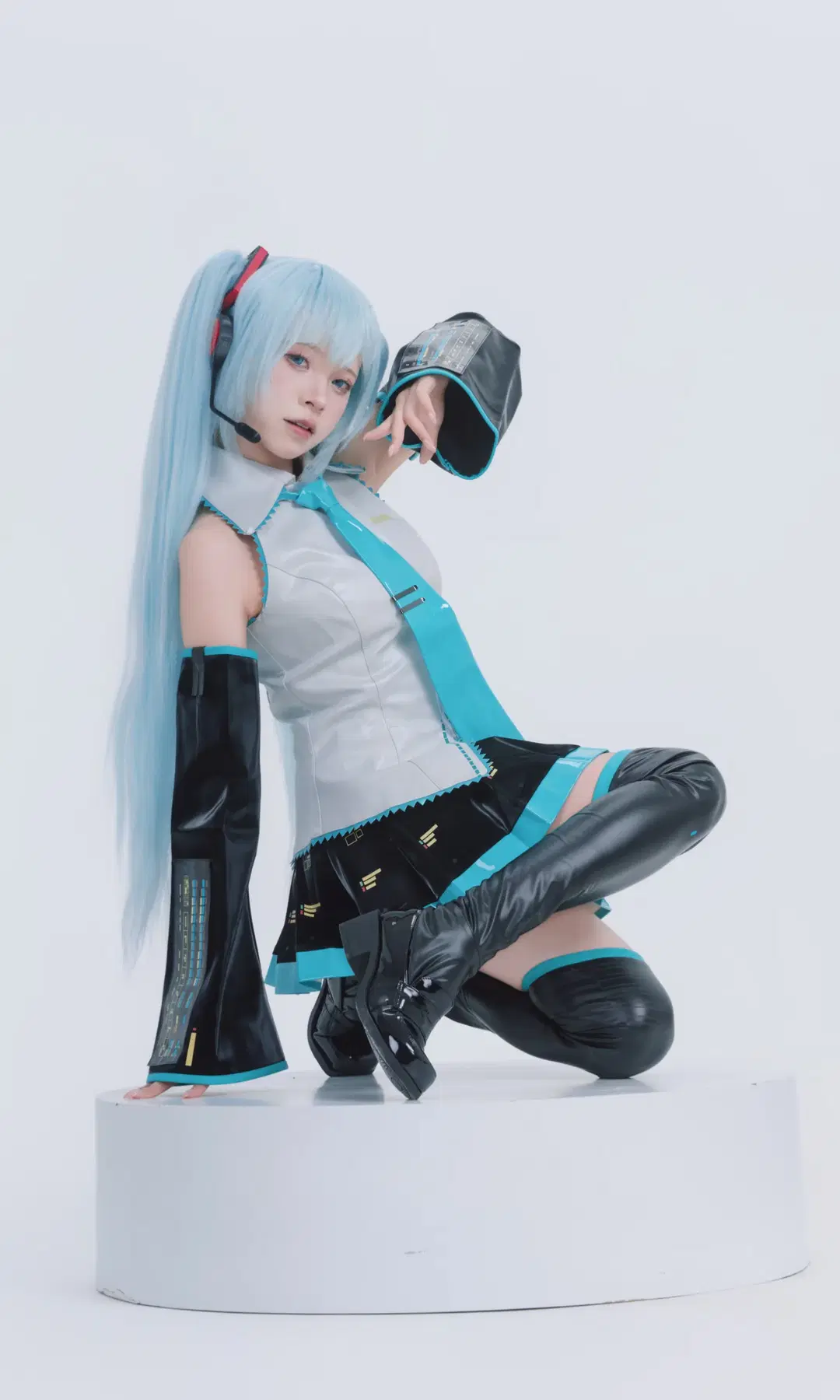 【初音ミク コスプレ】青髪ツインテールと電子音が紡ぐ未来感の衝突 - TimeAfterTime_ - 8枚目