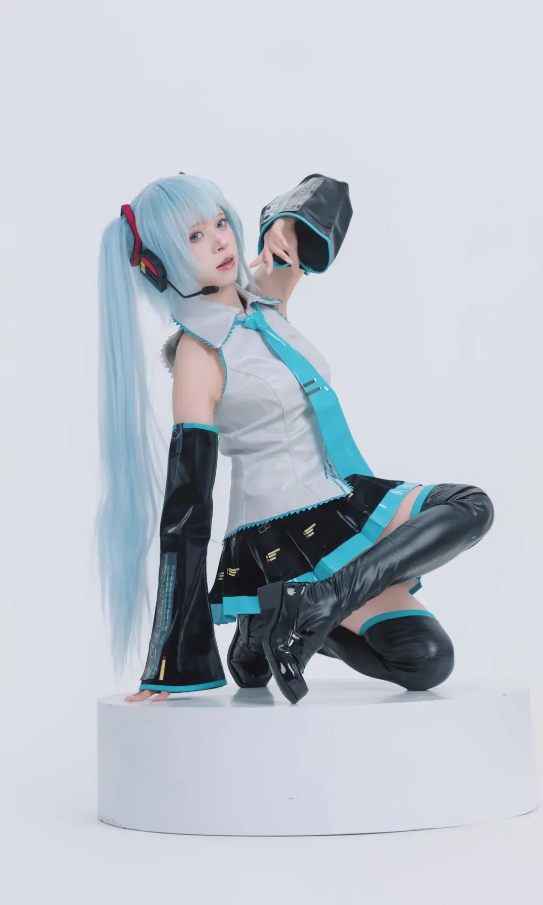 【初音ミク コスプレ】青髪ツインテールと電子音が紡ぐ未来感の衝突 - TimeAfterTime_ - 9枚目