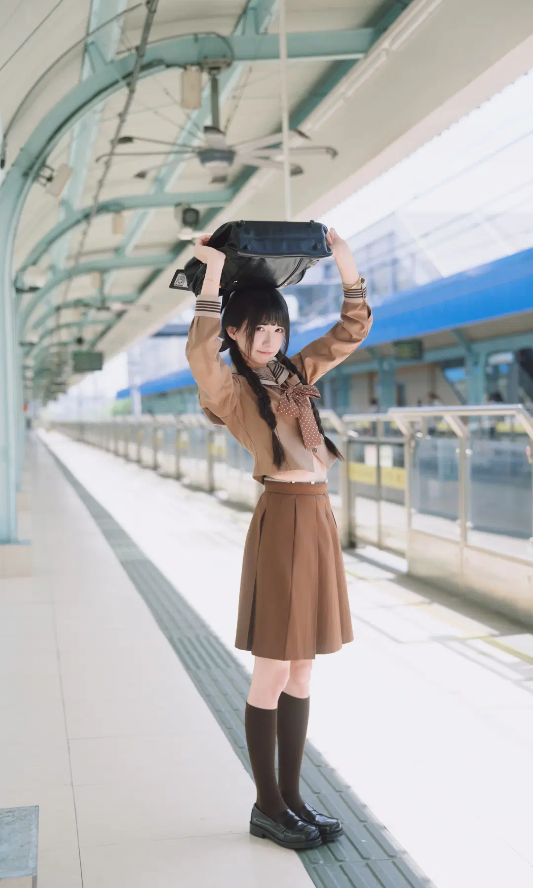 秋日焦糖色系制服寫真，車站裡的日系氛圍感 - TimeAfterTime_ - 第7張