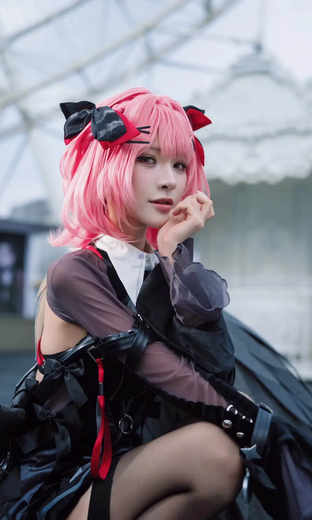 【レミエール コスプレ】『ゼンレスゾーンゼロ』の新たな嫁、黒き翼とピンク髪が織りなす視覚の衝突 - TimeAfterTime_ - 3枚目
