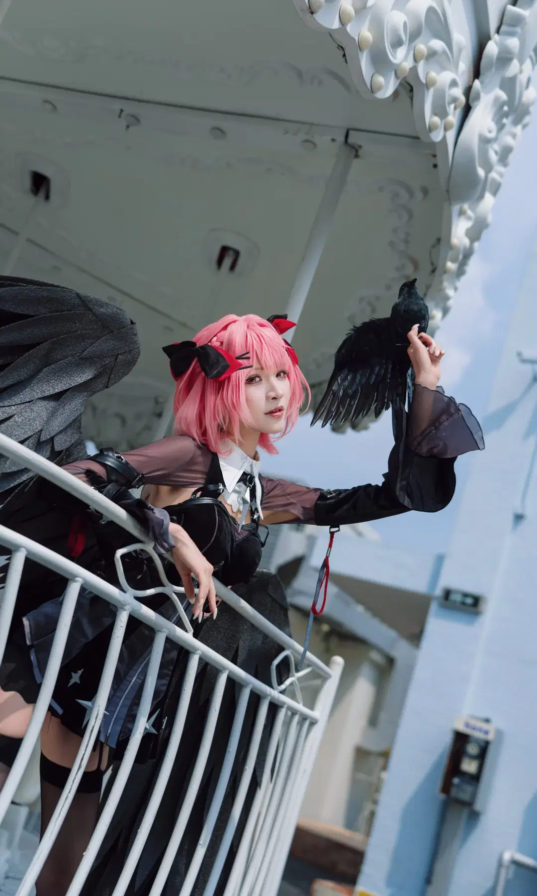 【レミエール コスプレ】『ゼンレスゾーンゼロ』の新たな嫁、黒き翼とピンク髪が織りなす視覚の衝突 - TimeAfterTime_ - 6枚目
