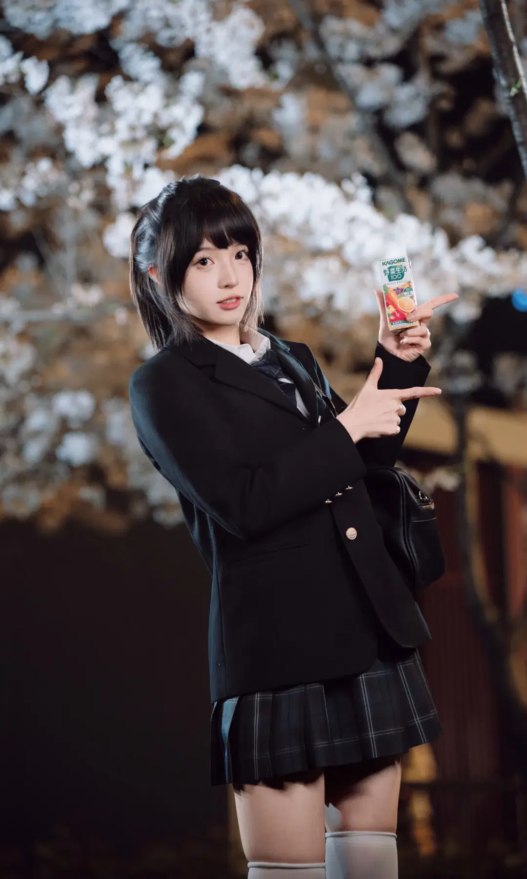 夜晚樱花树下的JK制服写真 白丝过膝袜拿捏清冷与青春氛围感 - TimeAfterTime_ - 第8张