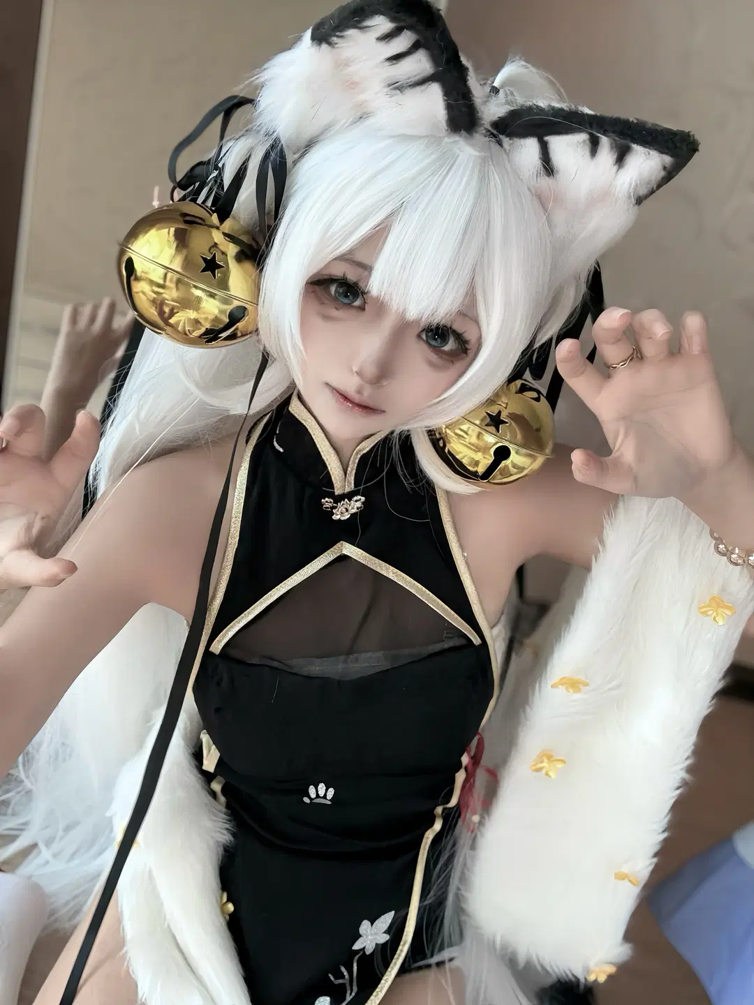 White tiger girl cosplay, Traditional Chinese style cosplay, Kemonomimi girl, Furry shawl, golden bell