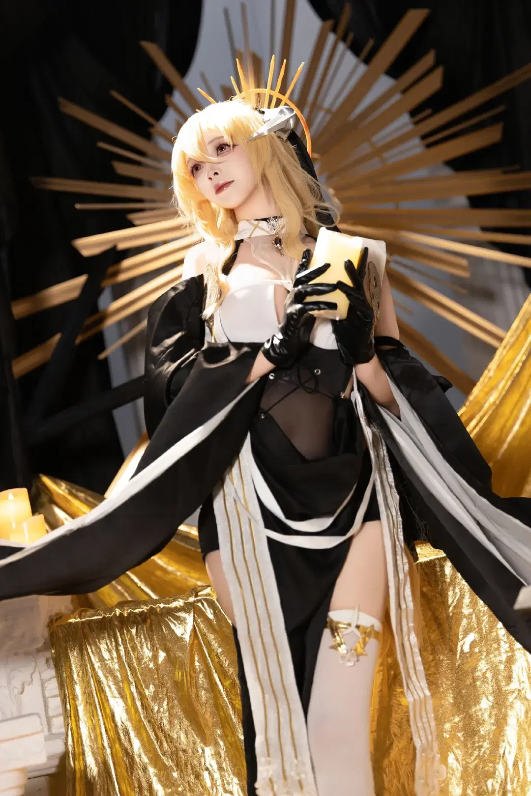 [Implacable cosplay] Azur Lane Implacable: Holy Sanctity and Dark Gothic Interwoven in Black, White, and Gold by 青空（棚拍版） - Image 2