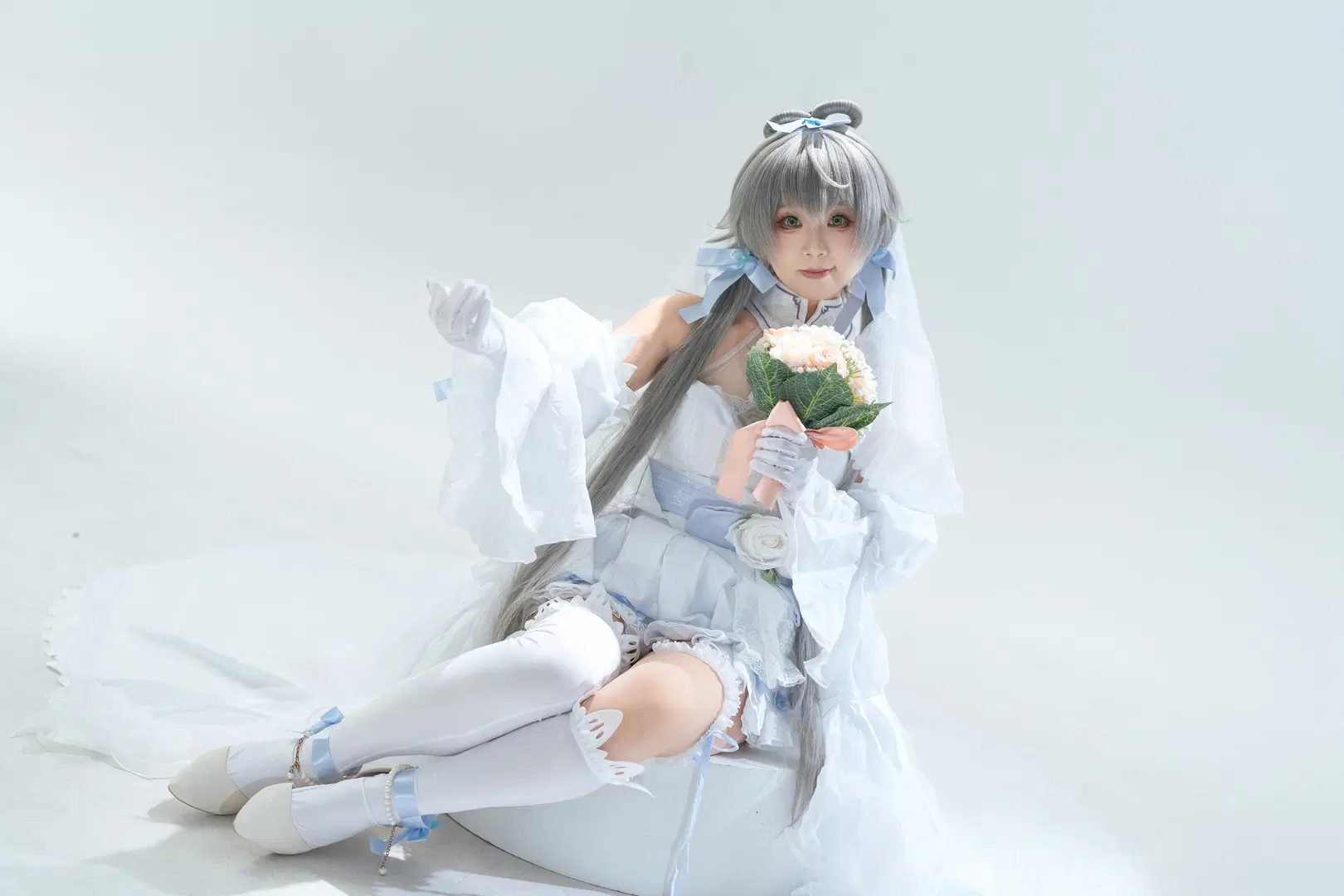 Luo Tianyi Bridal Dress Cosplay: Dynamic Posing Techniques Breakdown by 狸花 - Image 10