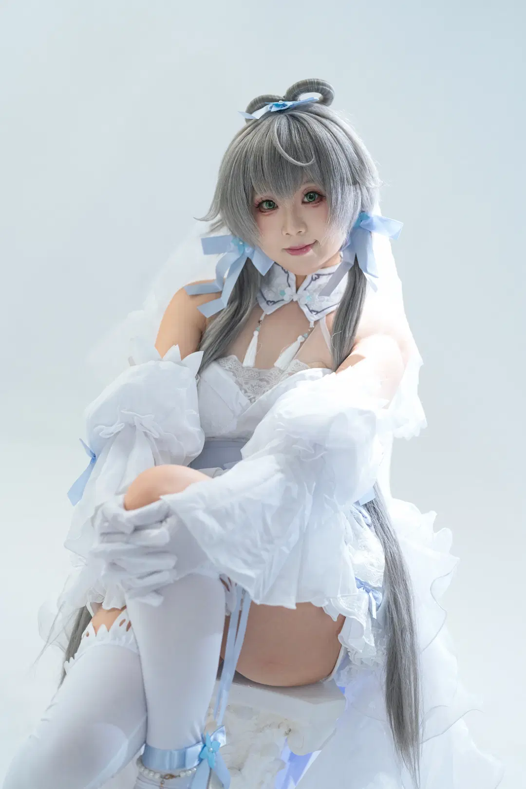 Luo Tianyi Bridal Dress Cosplay: Dynamic Posing Techniques Breakdown by 狸花 - Image 3
