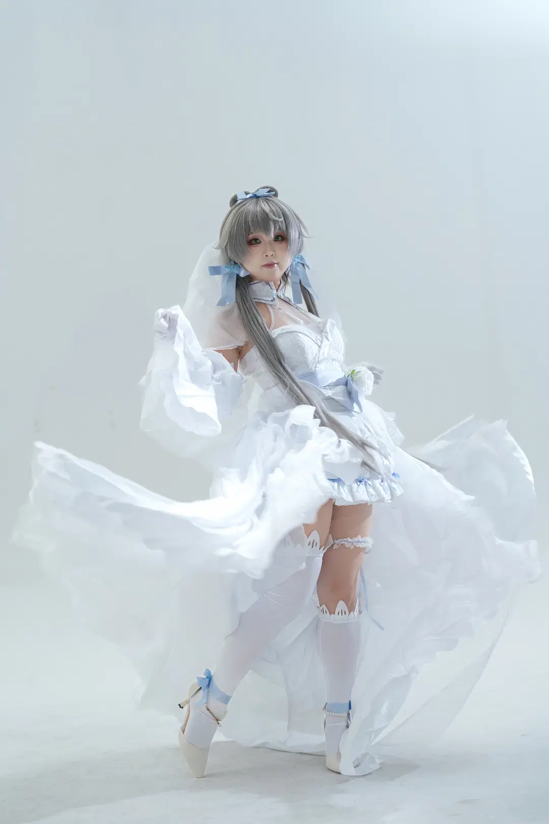 Luo Tianyi Bridal Dress Cosplay: Dynamic Posing Techniques Breakdown by 狸花 - Image 4