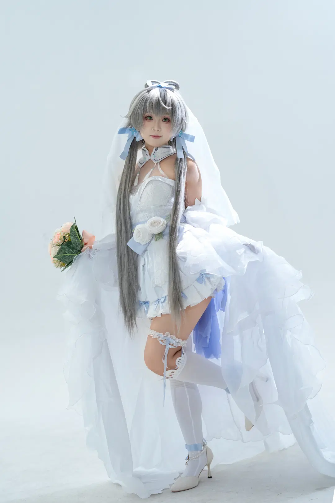 Luo Tianyi Bridal Dress Cosplay: Dynamic Posing Techniques Breakdown by 狸花 - Image 8