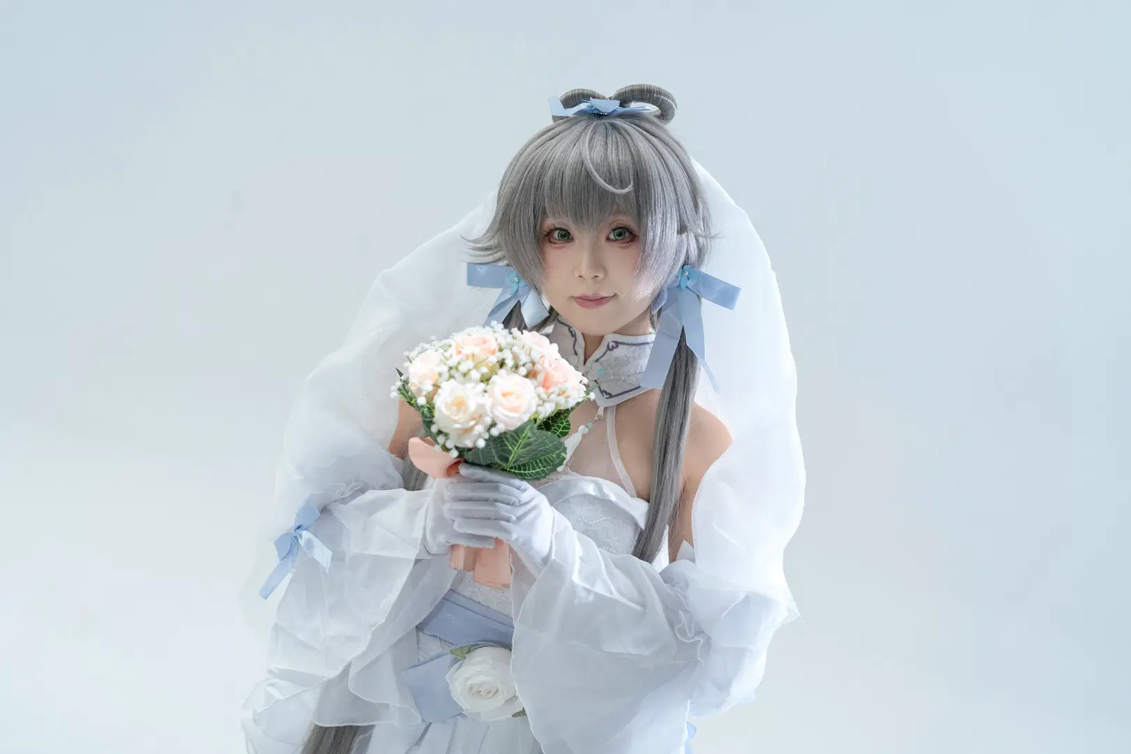 Luo Tianyi Bridal Dress Cosplay: Dynamic Posing Techniques Breakdown by 狸花 - Image 9